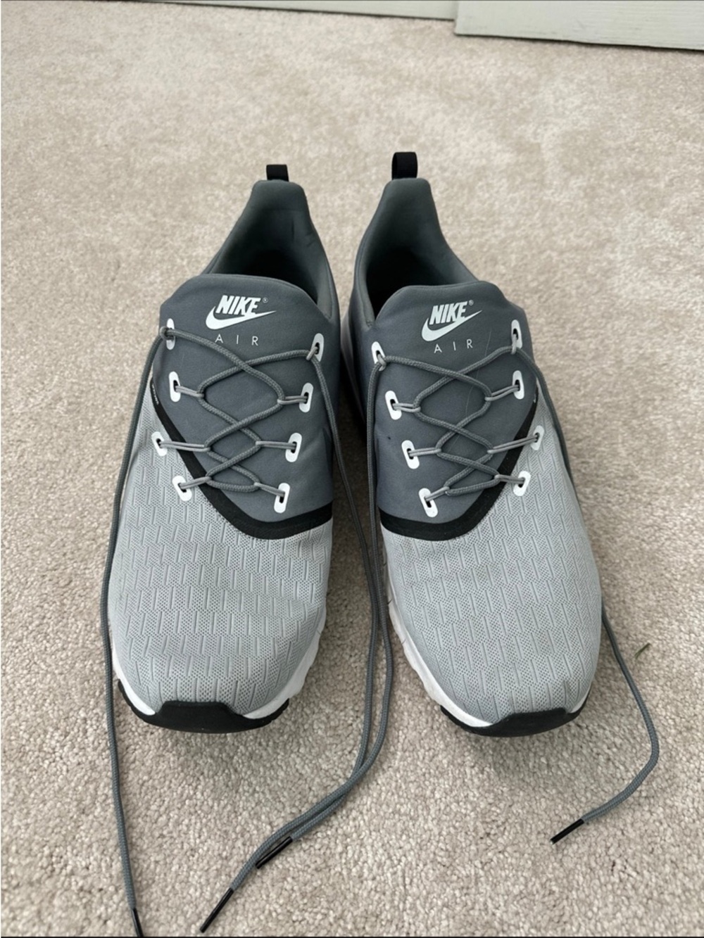 Nike Air Men's Lightweight Grey Running Shoes
